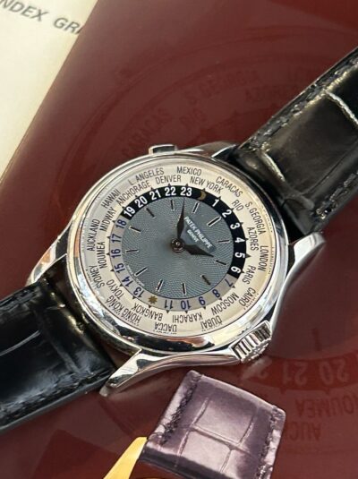 Patek Philippe World Time 5110 Platinum - Image 2